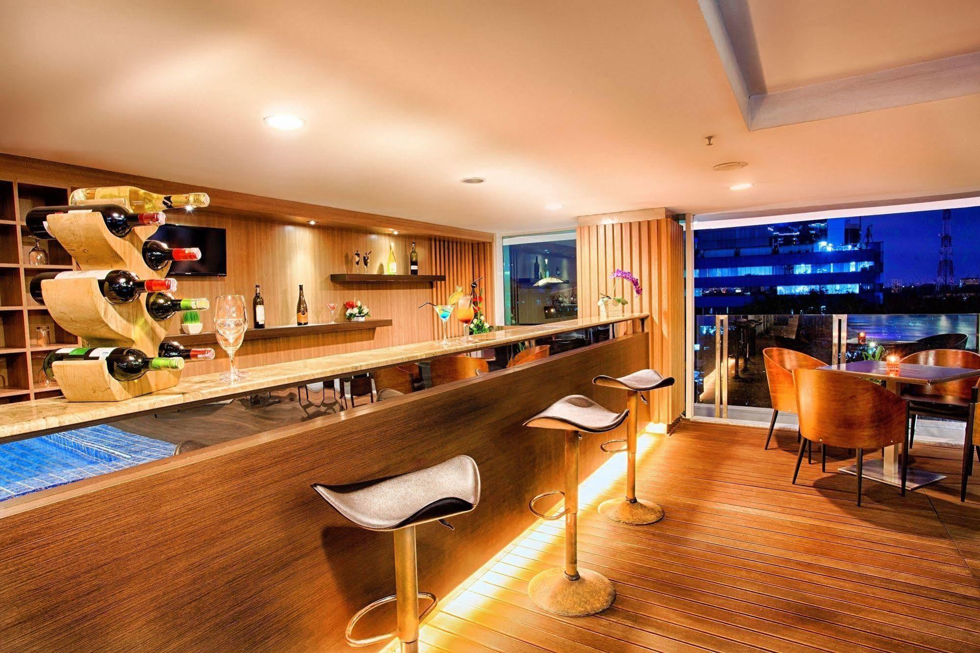 The Alana Surabaya Hotell Eksteriør bilde